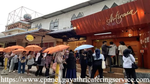 Antrean Panjang di Area Kuliner